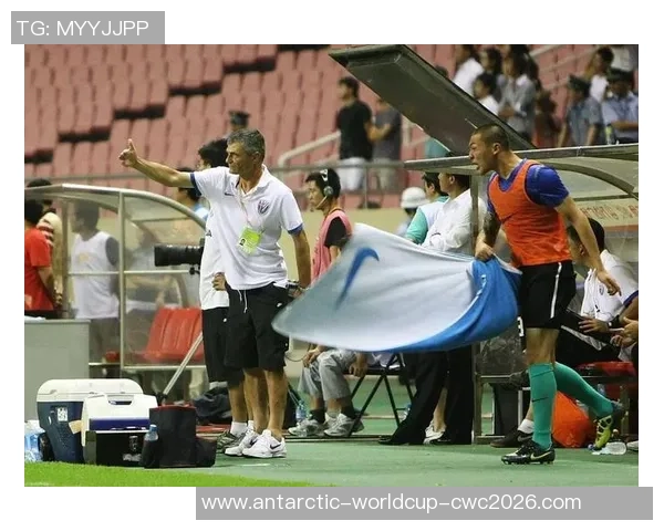 足球场上的搞笑瞬间恶搞球星们的奇葩表演与趣味故事大揭秘